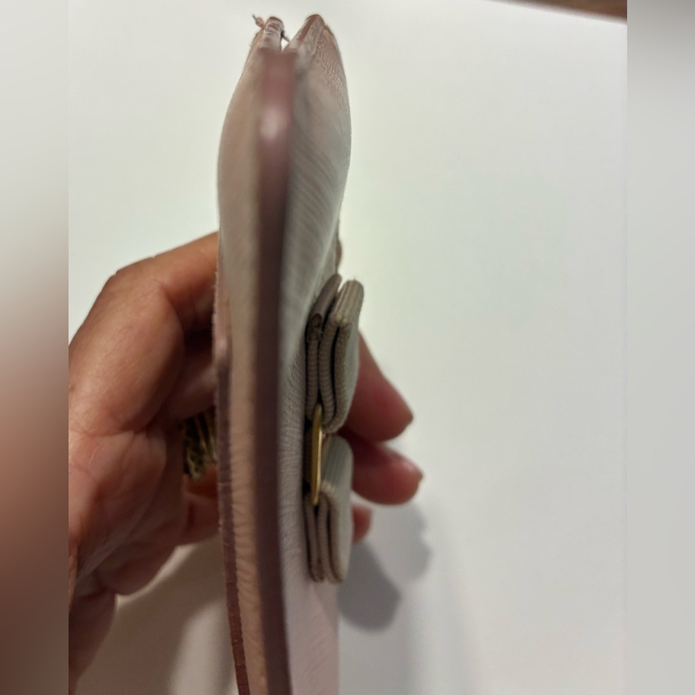 Salvatore Ferragamo EUC Vera Pink Zip Leather Clutch with Gold Accent KY-22 C432 - Picture 13 of 13